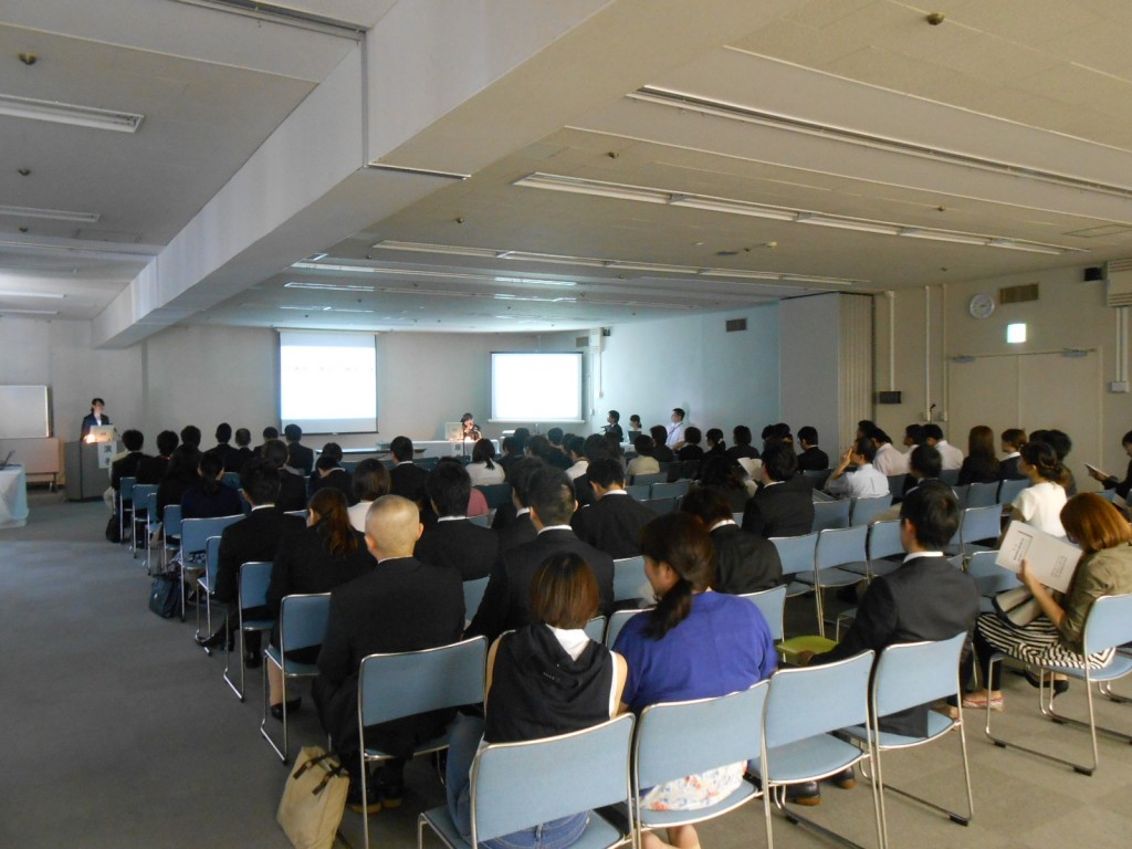 たくさんの専門家の前で堂々と--とてもわかりやすい発表ができました