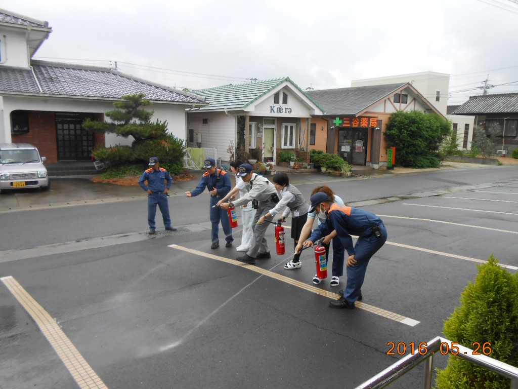 ほうきで掃くように・・・